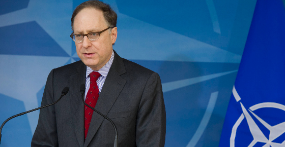 Заместитель генерального секретаря НАТО посол Александр Вершбоу.